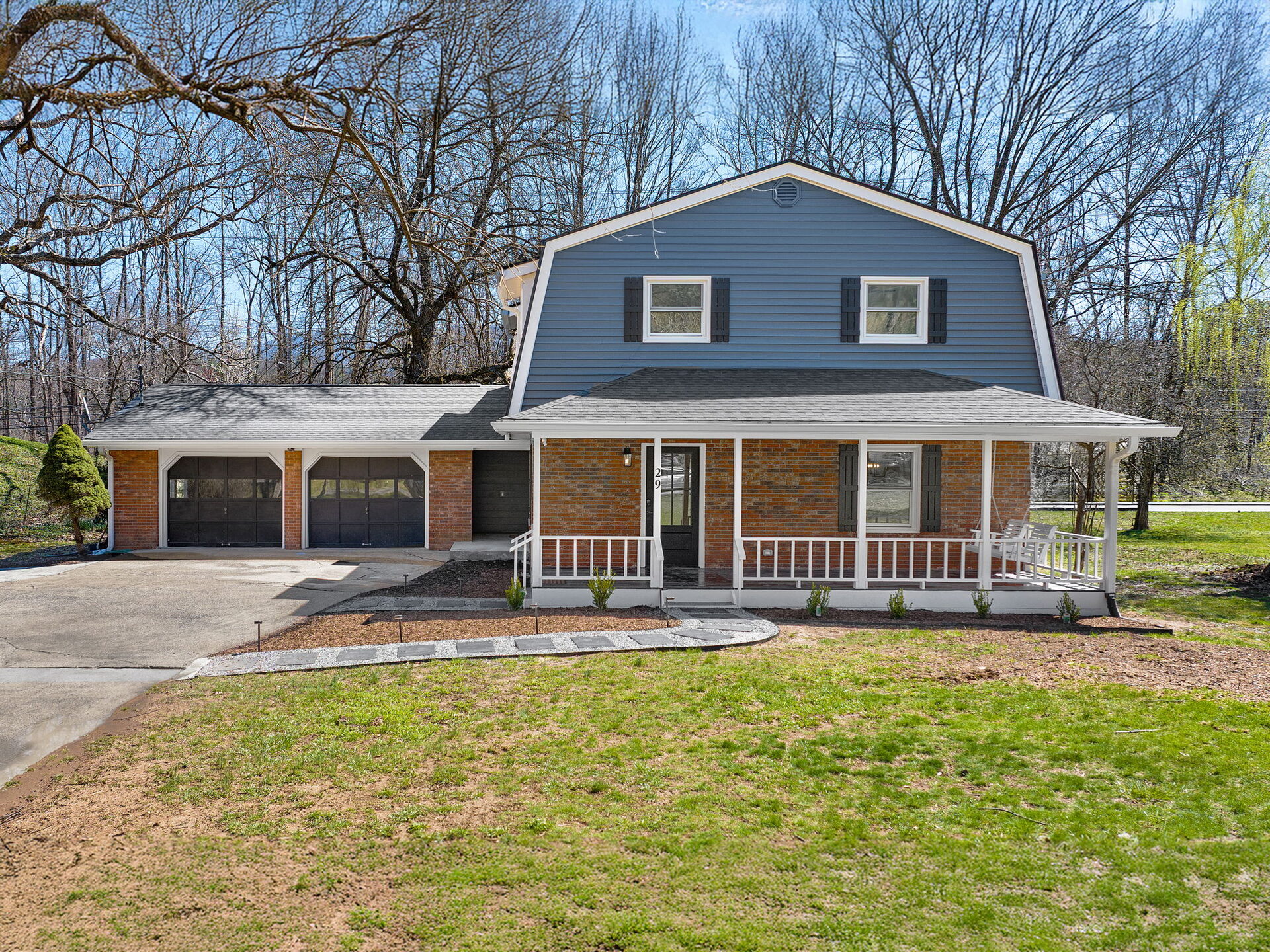 Mojo Manor — luxury mountain retreat exterior at dusk